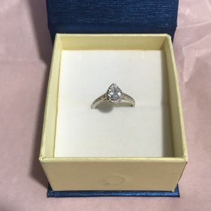 ON HOLD-Avon fine jewelry Sterling silver Pear-shaped cubic zicronia ring Size 7